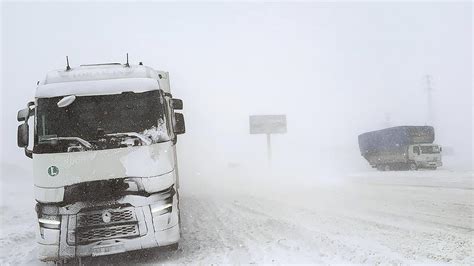 E­r­z­u­r­u­m­-­A­r­t­v­i­n­ ­k­a­r­a­ ­y­o­l­u­ ­y­o­ğ­u­n­ ­k­a­r­d­a­n­ ­k­a­p­a­n­d­ı­